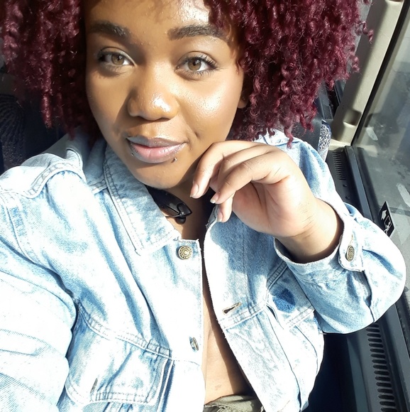 Meet your Posher, Zoe - Picture 1 of 3